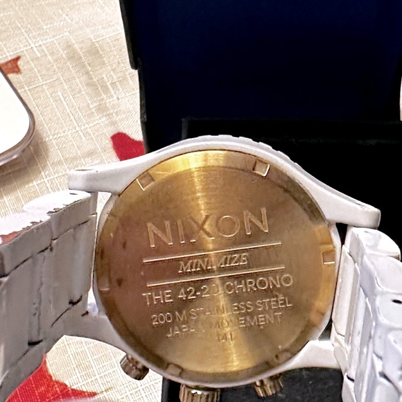 Nixon 42-20 Chrono - White/Gold - Picture 3 of 5
